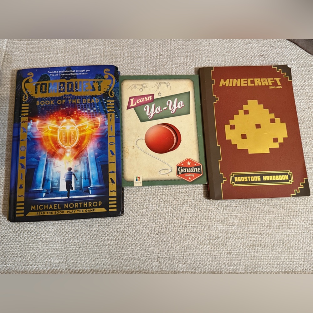 Minecraft Adventure Book Set with Yo-Yo